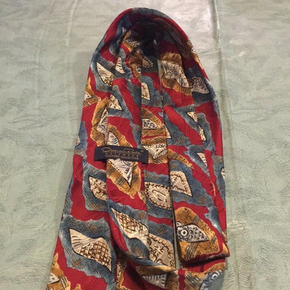 Oscar DeLa Renta Men’s Silk Tie NWOT Red Gold Blue A true statement of success - Picture 4 of 6